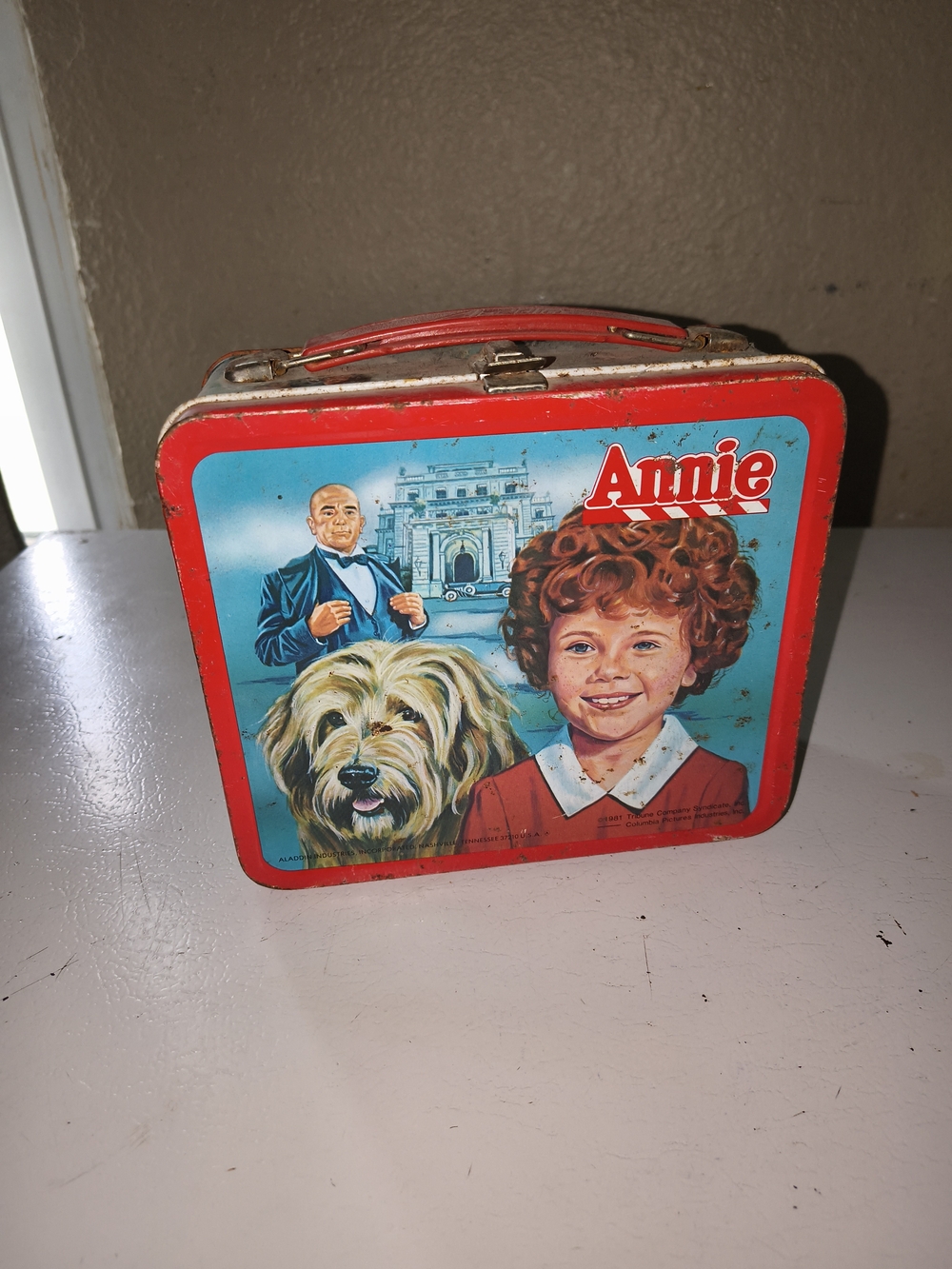 Annie Vintage Red Metal Lunchbox - Annie Artwork